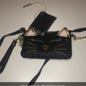 Kitty crossbody purse w/ phone charger pack!